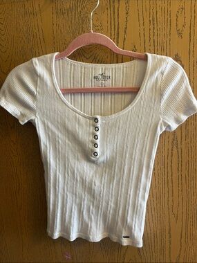 Hollister White Ribbed Scoop Henley Short Sleeve Tee